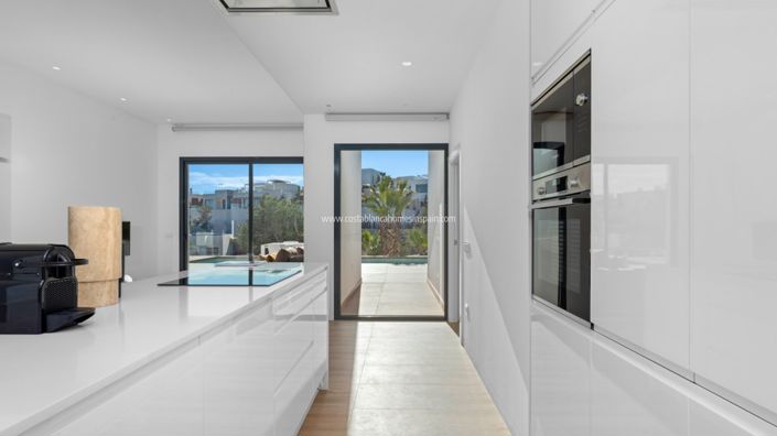 Image No.22-4 Bed Villa for sale