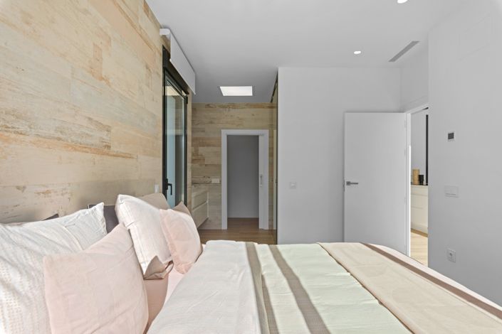 Image No.25-4 Bed Property for sale