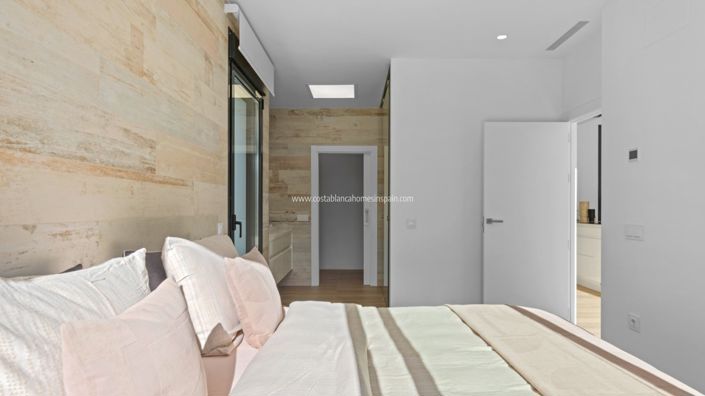 Image No.25-4 Bed Villa for sale