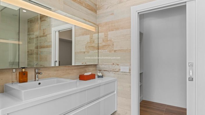 Image No.26-4 Bed Villa for sale