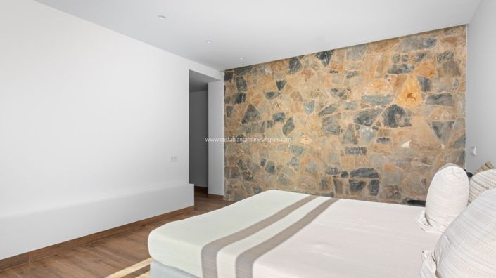 Image No.42-4 Bed Villa for sale