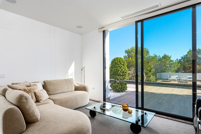 Image No.15-4 Bed Property for sale