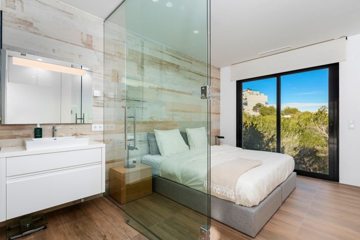 Image No.25-4 Bed Property for sale