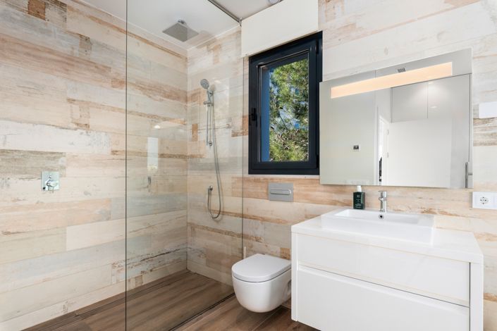 Image No.26-4 Bed Property for sale