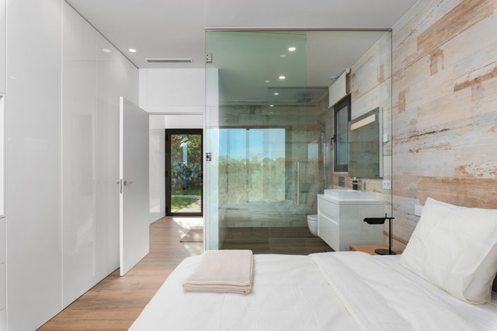 Image No.28-4 Bed Property for sale