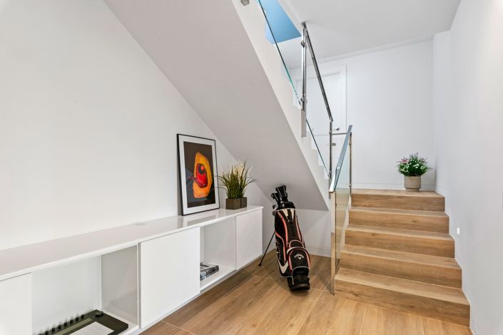 Image No.30-4 Bed Property for sale