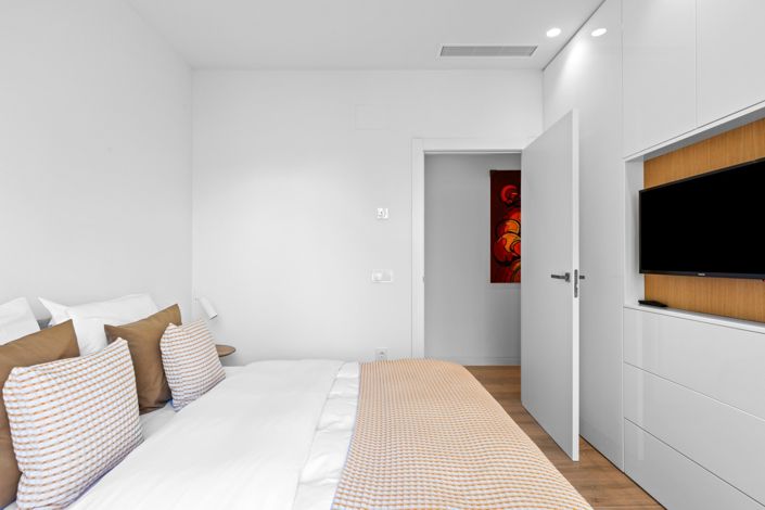 Image No.37-4 Bed Property for sale