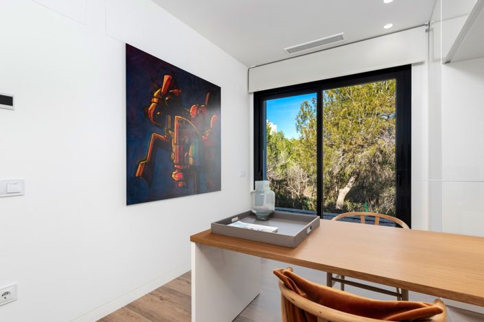 Image No.39-4 Bed Property for sale