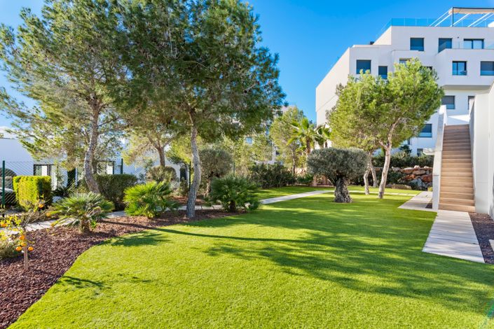 Image No.45-4 Bed Property for sale