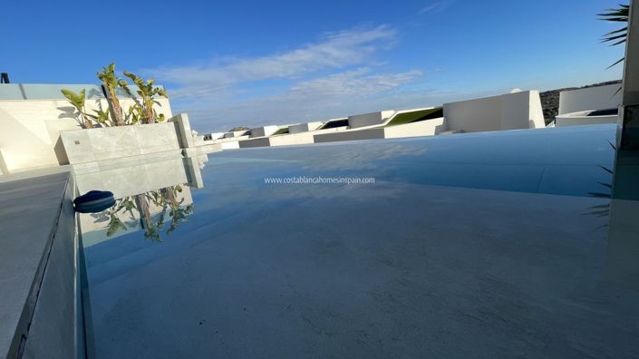 Image No.9-4 Bed Villa for sale