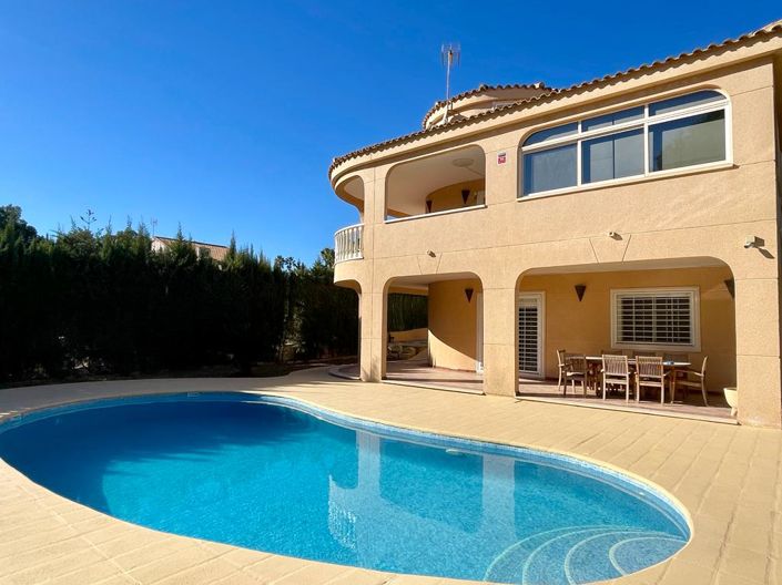 Image No.1-4 Bed Villa for sale