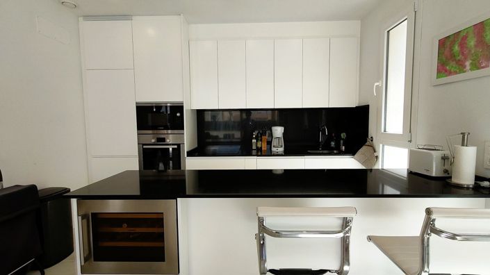 Image No.10-3 Bed Property for sale