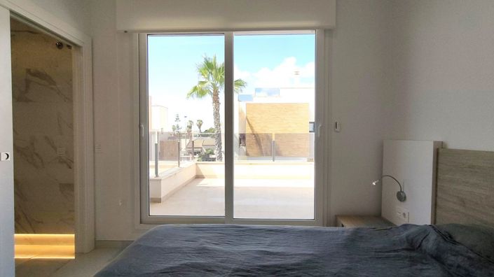 Image No.15-3 Bed Property for sale