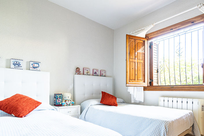 Image No.15-4 Bed Property for sale