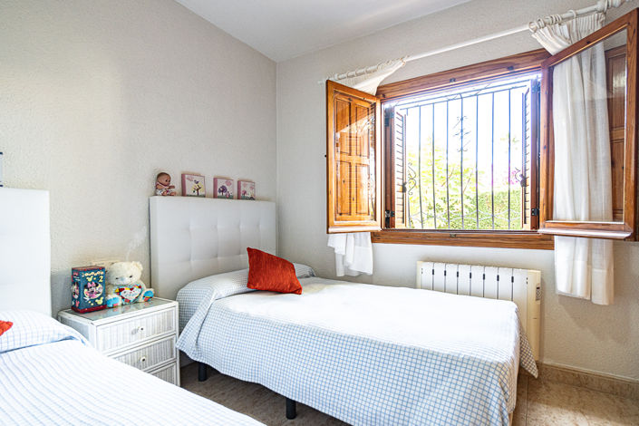 Image No.16-4 Bed Property for sale