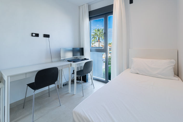 Image No.26-3 Bed Apartment for sale