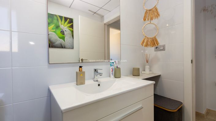 Image No.20-2 Bed Apartment for sale