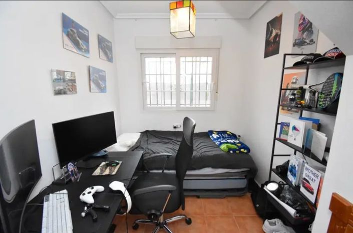 Image No.20-3 Bed Property for sale