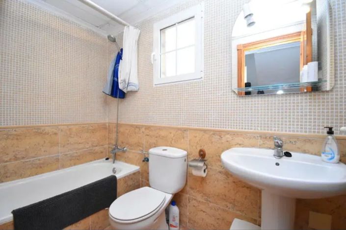 Image No.23-3 Bed Property for sale