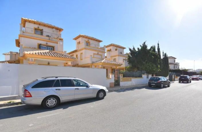 Image No.7-3 Bed Property for sale