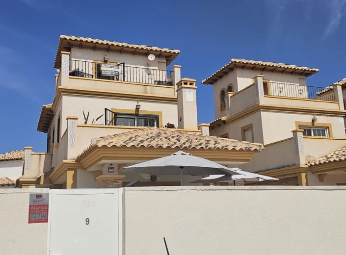 Image No.8-3 Bed Property for sale