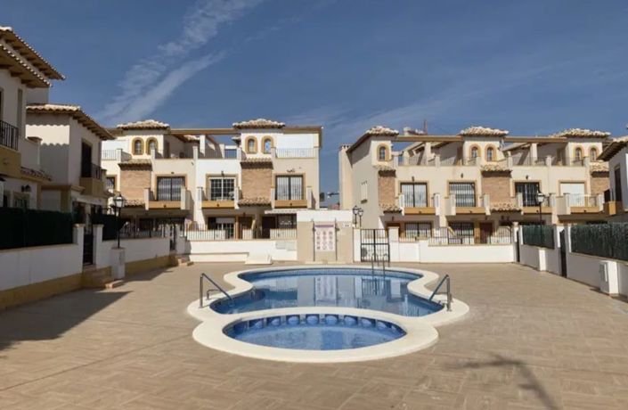 Image No.13-3 Bed Property for sale