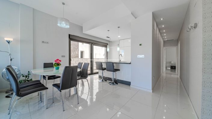 Image No.4-4 Bed Villa for sale