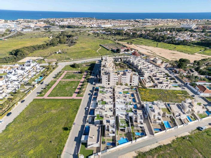 Image No.10-4 Bed Villa for sale