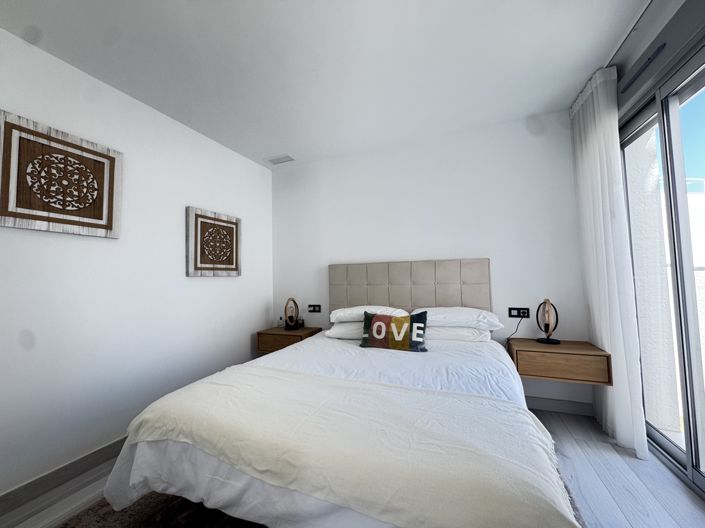 Image No.6-4 Bed Property for sale