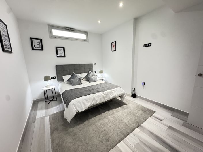 Image No.15-4 Bed Property for sale