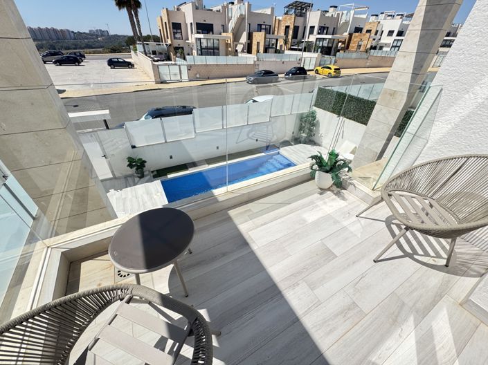 Image No.9-4 Bed Property for sale