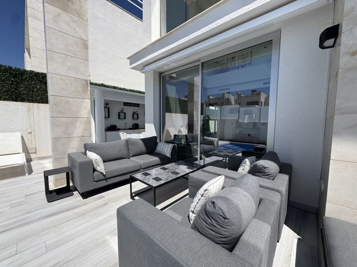 Image No.16-4 Bed Property for sale