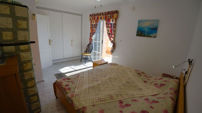 Image No.25-3 Bed Townhouse for sale