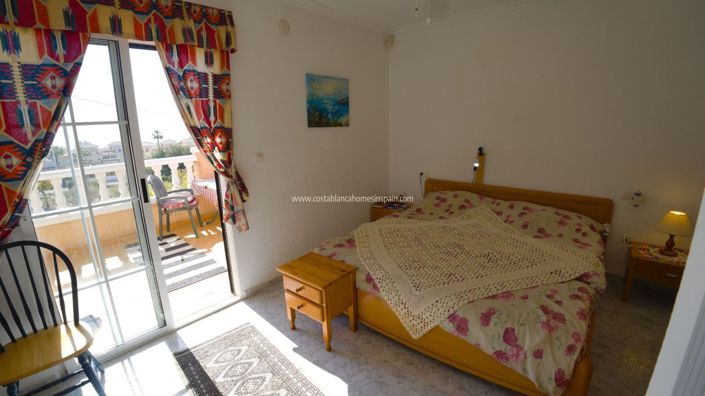 Image No.26-3 Bed Townhouse for sale