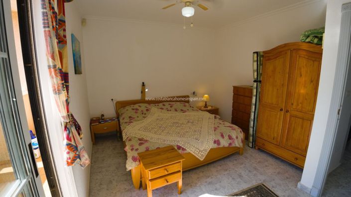 Image No.28-3 Bed Townhouse for sale