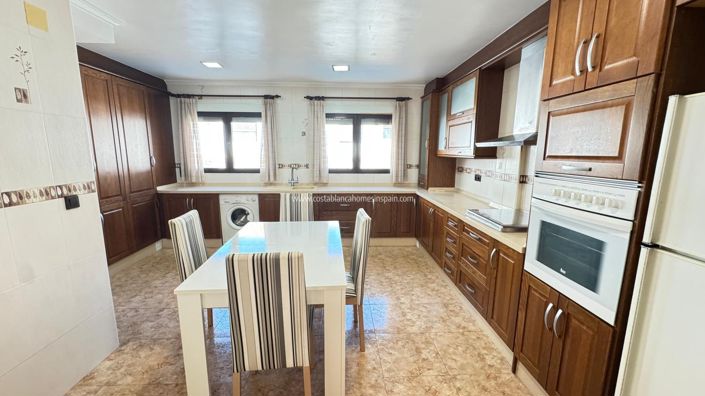 Image No.12-3 Bed Townhouse for sale