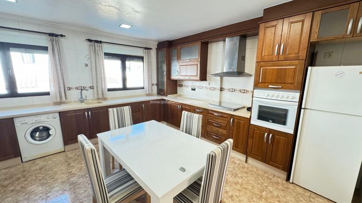 Image No.15-3 Bed Townhouse for sale