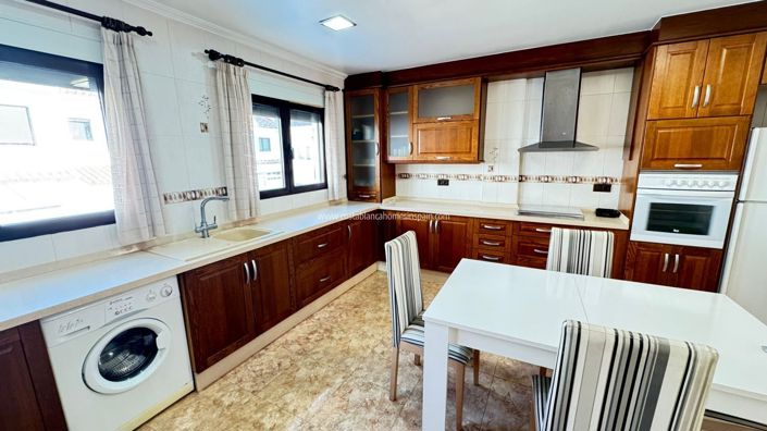 Image No.17-3 Bed Townhouse for sale