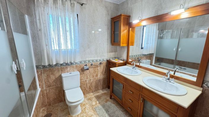 Image No.29-3 Bed Townhouse for sale