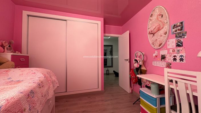 Image No.15-4 Bed Apartment for sale