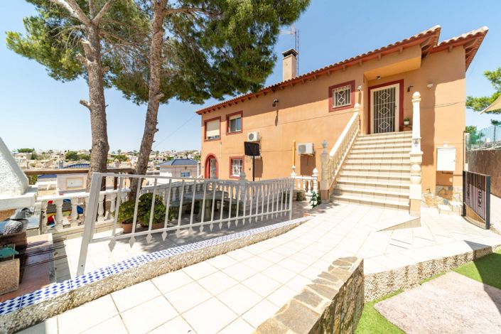 Image No.1-7 Bed Villa for sale