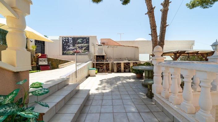 Image No.10-7 Bed Villa for sale