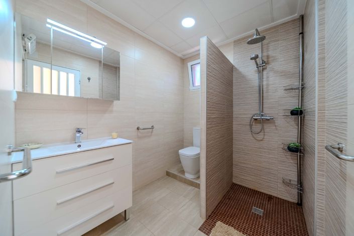 Image No.18-7 Bed Villa for sale