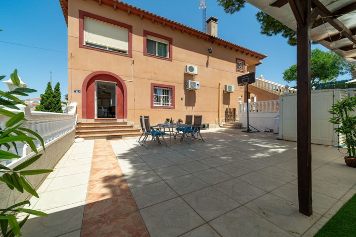 Image No.1-7 Bed Villa for sale