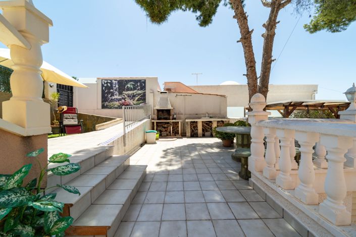 Image No.10-7 Bed Villa for sale