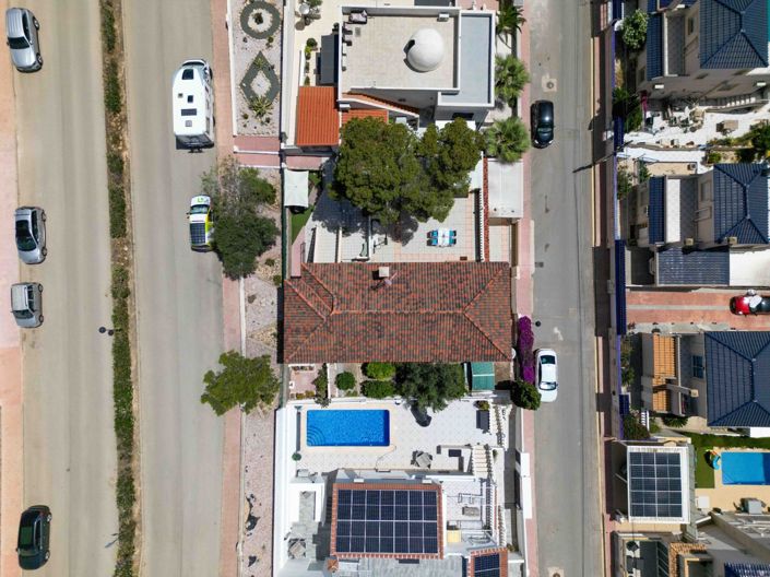 Image No.1-7 Bed Villa for sale