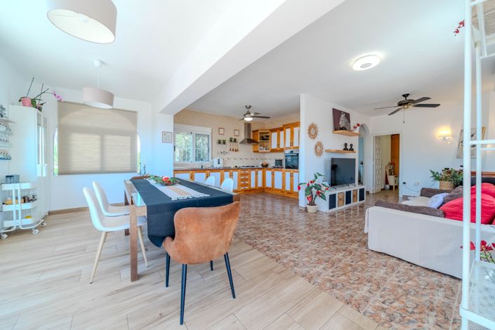 Image No.1-7 Bed Villa for sale
