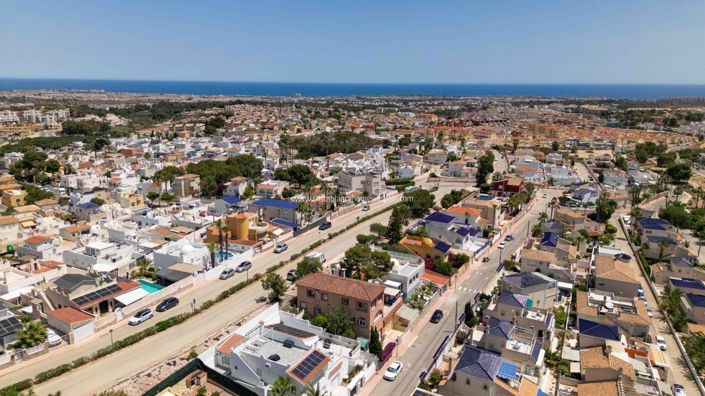 Image No.8-7 Bed Villa for sale