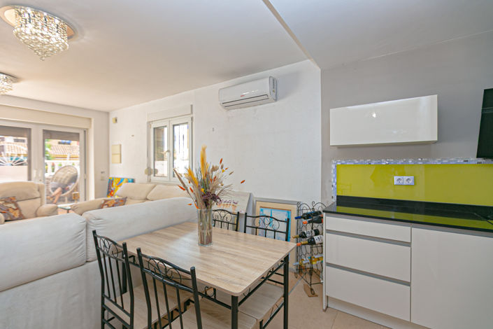 Image No.12-3 Bed Townhouse for sale