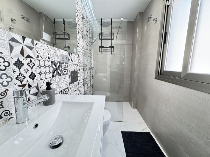 Image No.14-4 Bed Property for sale